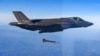 한국 합동참모본부가 지난해 북한의 대륙간탄도미사일(ICBM) 발사에 대응해 F-35A 전투기에서 투하한 정밀유도폭탄(GBU-12)으로 북한 이동식발사대(TEL) 모의표적을 타격하는 훈련을 했다며 사진을 공개했다. (자료사진)