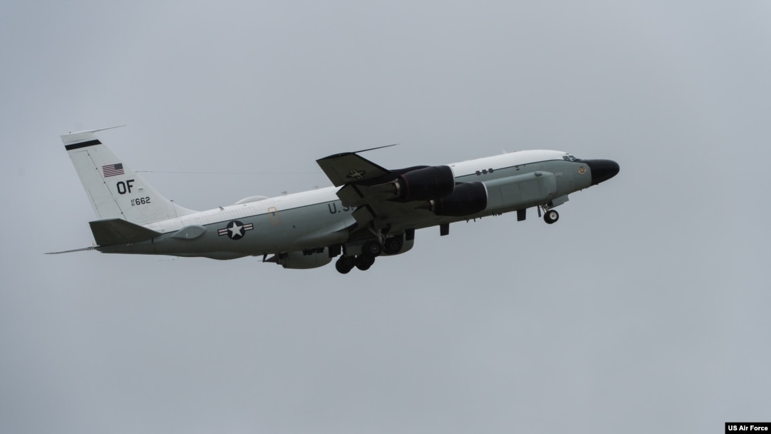 미 공군의 RC-135S 코브라볼 정찰기.