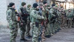 Не боїться і мінного поля: як мільярдер Говард Баффет документує російські злочини в Україні. Відео