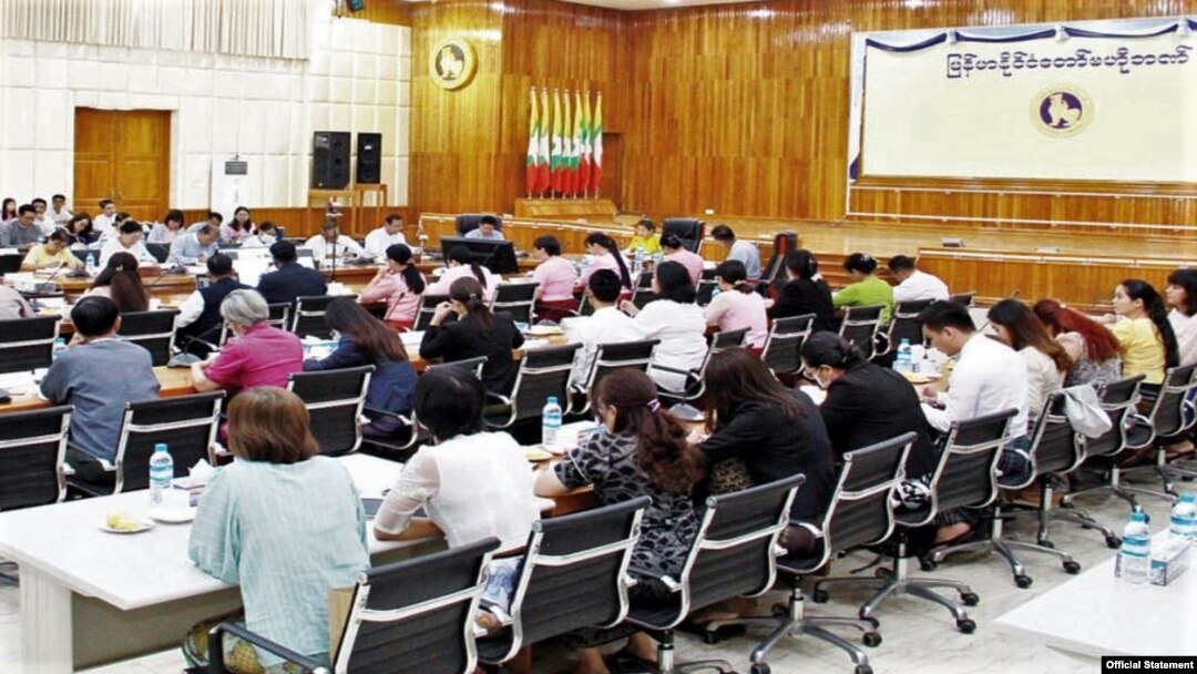 
ရူပီးနဲ့ ကျပ်ငွေ တိုက်ရိုက်သုံးစွဲရေး ကနဦးဆွေးနွေးပွဲ (မြန်မာနိုင်ငံတော်ဗဟိုဘဏ်)