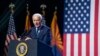 Обіцяючи захищати демократію, Байден сильно б’є по Трампу 
