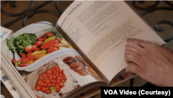 До книги "Бабусина кухня" увійшла історія Вірджинії Паслі про те, як вона консервувала аджику.