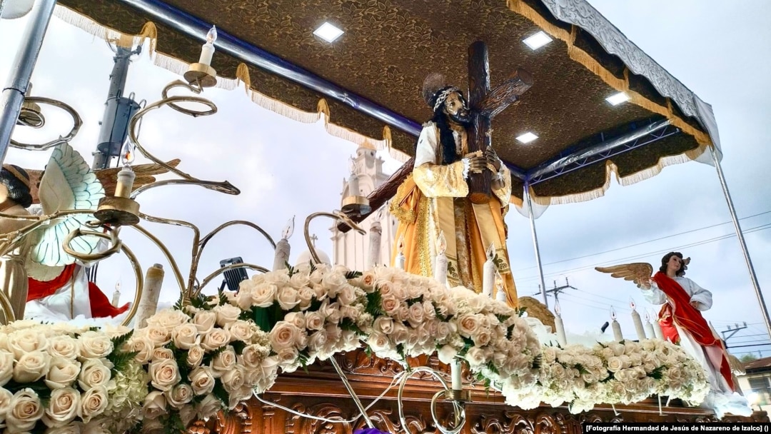 Los Cristos de Izalco, procesión de Semana Santa en El Salvador. [Fotografía Hermandad de Jesús de Nazareno de Izalco]