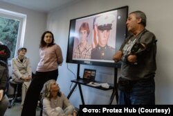 Майк Сент-Онж наприкінці березня 2024 р. зустрівся в Івано-Франківську з українцями, які втратили обидві руки