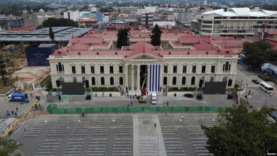 ARCHIVO - Una vista de drones del Palacio Nacional antes de la ceremonia de inauguración del segundo mandato del presidente de El Salvador, Nayib Bukele, en el centro de San Salvador, el Salvador, 31 de mayo de 2024. 