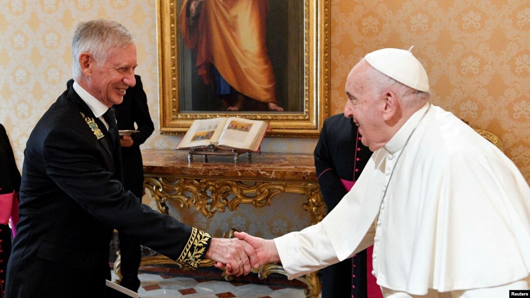 Pope Francis meets with Russian ambassador to the Vatican Ivan Soltanovsky at the Vatican, September 18, 2023. (Vatican Media/­Handout via REUTERS) 