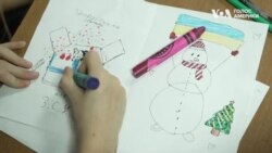 Як волонтери подарунки до свят на фронт готували. Відео