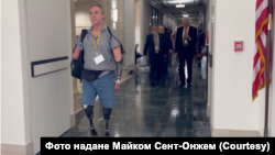 Ветеран морської піхоти США із чотирма ампутованими кінцівками Майк Сент-Онж приїжджав до Конгресу, аби просити ухвалити допомогу для Києва
