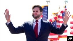 Сенатор Джей Ді Венс на передвиборчому мітингу у Вандалії, штат Огайо, 16 березня 2024 року.