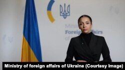 Вікторія Ші, представниця МЗС з консульських питань, створена з використанням штучного інтелекту 