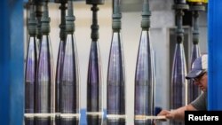 Виробництво артилерійських боєприпасів 155 mm на заводі німецької компанії Rheinmetall.