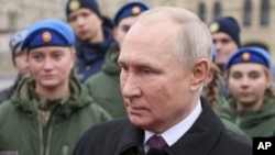 Російський президент Владімір Путін на зустрічі з учнями військових шкіл і з дітьми російських солдатів, які загинули на війні проти України. Москва 4 листопада 2023 р.