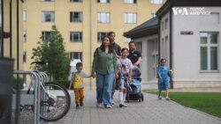 Без даху над головою після російської атаки на Львів: історія багатодітної родини. Відео
