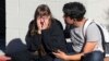 Studentkinja Amanda Perez (levo) sa kolegom Alehandrom Baronom posle pucnjave na univerzitetu u Las Vegasu (Foto: K.M. Cannon/Las Vegas Review-Journal via AP)