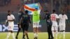 Basani ba Léopards RDC na bendele ya ekolo na bango nsima na koleka na 8e na kokabola 0-0 na Tanzanie na stade Amadou Gon Coulibali, na Korhodo, Côte d'Ivoirem 24 sanza ya yambo 2024.