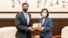 台湾总统蔡英文接见埃斯珀率领的大西洋理事会访问团。（照片提供：台湾总统府）