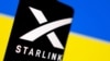 Логотип Starlink видно на смартфоні на фоні українського прапора на ілюстрації, зробленій 27 лютого 2022 року. (Ілюстрація: REUTERS/Dado Ruvic)