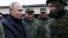 Predsednik Rusije Vladimir Putin i ministar odbrane Sergej Šojgu u centru za vojnu obuku u gradu Rjazan, 20. oktobra 2022. 