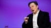 Cette image publiée par TED Conferences montre le chef de Tesla, Elon Musk, s'exprimant lors d'une interview avec le chef de TED Chris Anderson (hors cadre) lors de la conférence TED2022: A New Era à Vancouver, Canada, le 14 avril 2022.