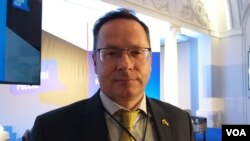 Жиґімантас Павільоніс, литовський дипломат і політик, голова комітету закордонних справ парламенту Литви, колишній посол Литви у США, про вступ України до НАТО: "Відвідайте кожен штат, звертайтеся до своєї бізнес-спільноти. Працюйте на цей результат".