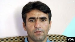 ئازاد کوردی، ڕۆژنامه‌نووس و چالاکوانی سیاسی