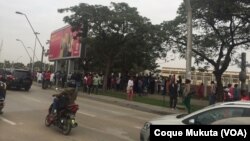 Manifestantes na Praça Primeiro de Março, Luanda