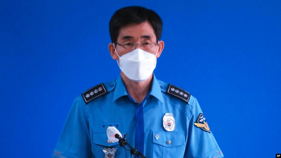박상춘 인천해양경찰서장이 16일 오후 인천시 연수구 인천해양경찰서에서 '서해 공무원 피격사건' 최종 수사 결과 브리핑을 하고 있다.