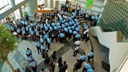 VOA Asia - Hong Kong newspaper shut down