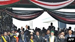 Các lãnh đạo châu Phi, bao gồm cả Tổng thống Sudan Omar al-Bashir, đã tham gia lễ ký ban hành Hiến pháp mới, Nairobi, ngày 27/8/2010
