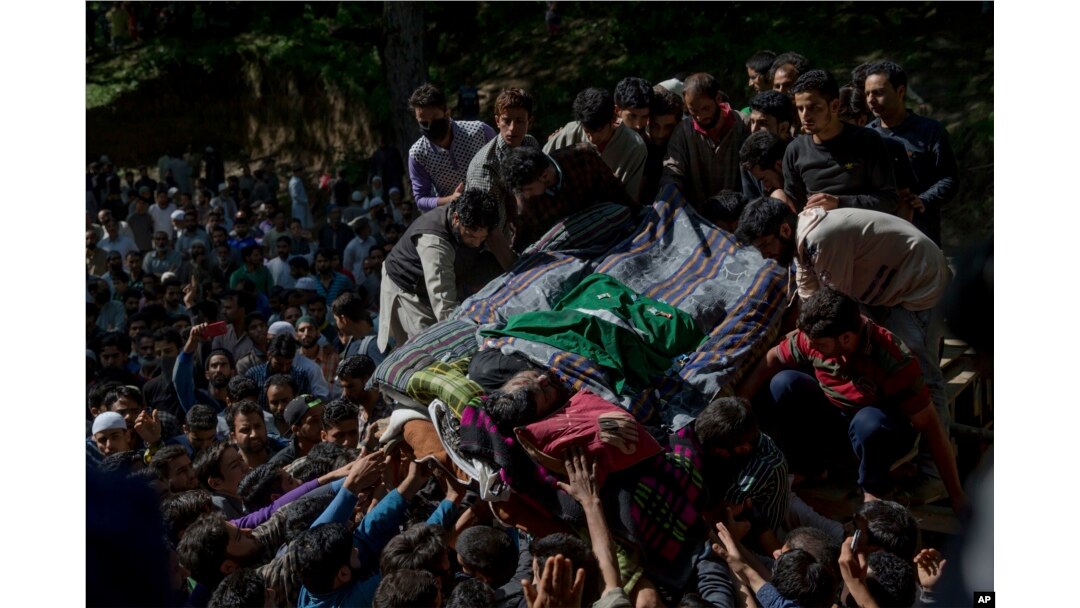 Kashmiri villagers carry body of rebel leader Sabzar Ahmed Bhat during his funeral procession in Retsuna, 45 kilometers south of Srinagar, May 28, 2017.