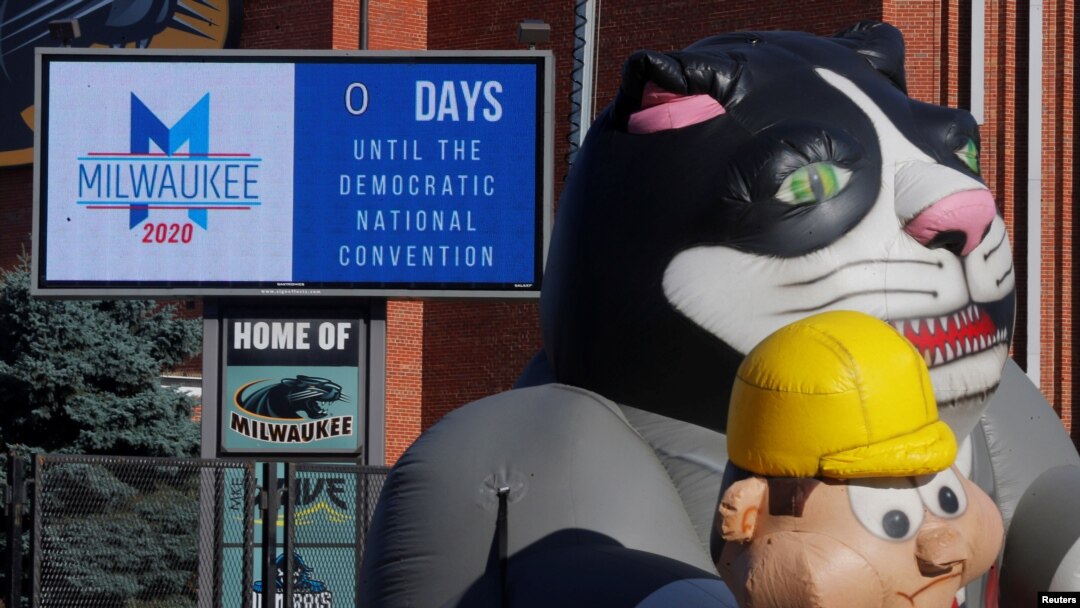 Union demonstrators display inflatable animals outside the Wisconsin Center, the site of the Democratic National Convention (DNC), which will be a largely virtual event due to the coronavirus outbreak, in Milwaukee, Wisconsin, Aug. 17, 2020.