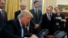 США: старший політичний радник Трампа розкритикував блокування судом указу щодо імміграції