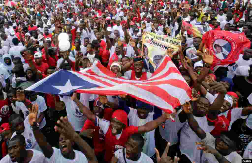Supporters of Alexander Cummings, presidential candidate of the Alternative National Congress (ANC), attend a meeting during their party's presidential campaign rally at the Antoinette Tubman Stadium in Monrovia, Liberia, Oct. 07, 2017.