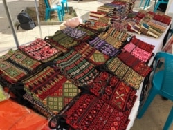 Refugees sold traditional handicrafts, food and artwork at World Refugee Day in Amman, Jordan, June 20, 2019. (M. Besheer/VOA)