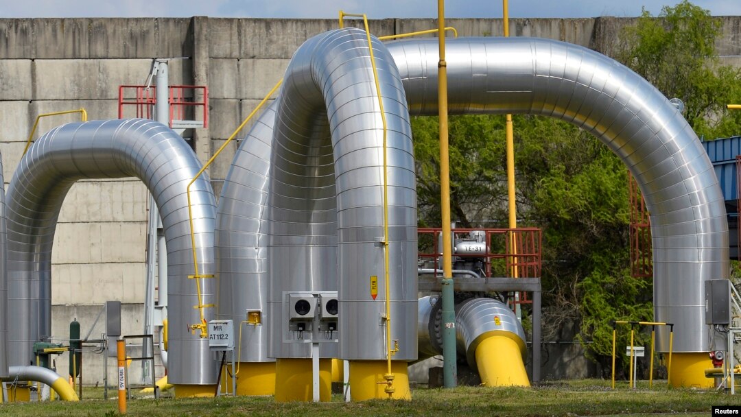Pipelines are seen at a gas border delivery station of pipeline operator Eustream in the eastern Slovak town of Velke Kapusany, near the border with Ukraine, April 15, 2014.