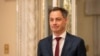 Прем'єр-міністр Бельгії Александр Де Кроо прибуває на зустріч з президентом Румунії Клаусом Йоханнісом у Бухаресті, 3 квітня 2024 р. (Фото: AP Photo/Andreea Alexandru)