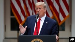 Tổng thống Donald Trump họp báo tại Vườn Hồng, Tòa Bạch Ốc, ngày 29/5/2020.