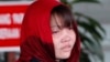 Nghi phạm Đoàn Thị Hương của Việt Nam được cảnh sát áp giải khi rời tòa tối cao Shah Alam ở Malaysia hôm 14/3. Các luật sư của cô đã lần thứ 2 gửi đơn lên tổng chưởng lý xin thả tự do cho cô.