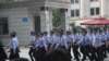 薄案开审在即 济南法院前警力加强