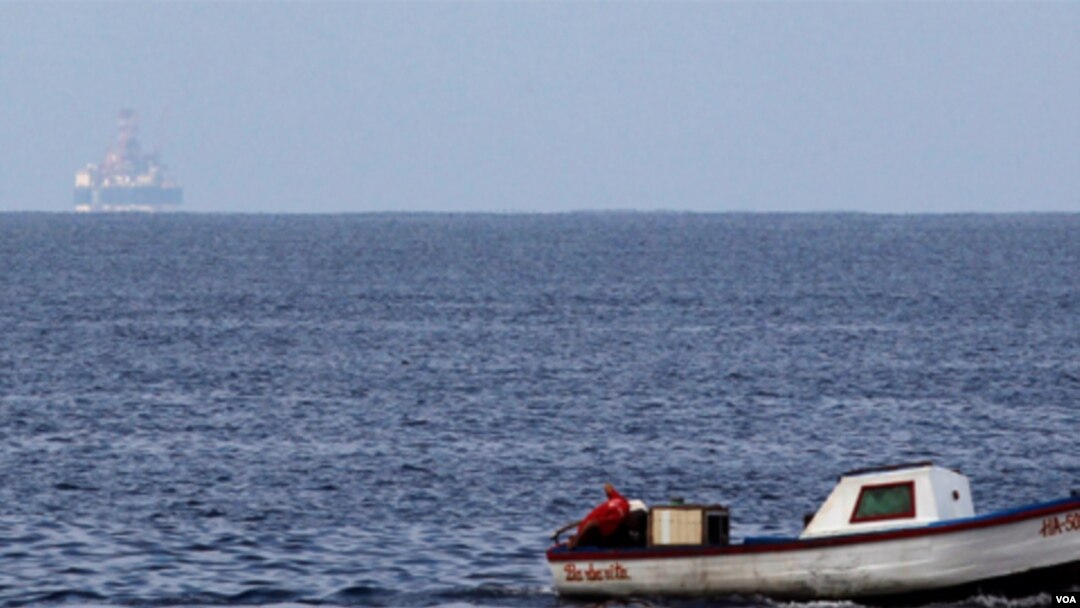 La plataforma Scarabeo 9, contratada por la empresa Repsol-YPF, buscará petróleo en aguas cubanas.