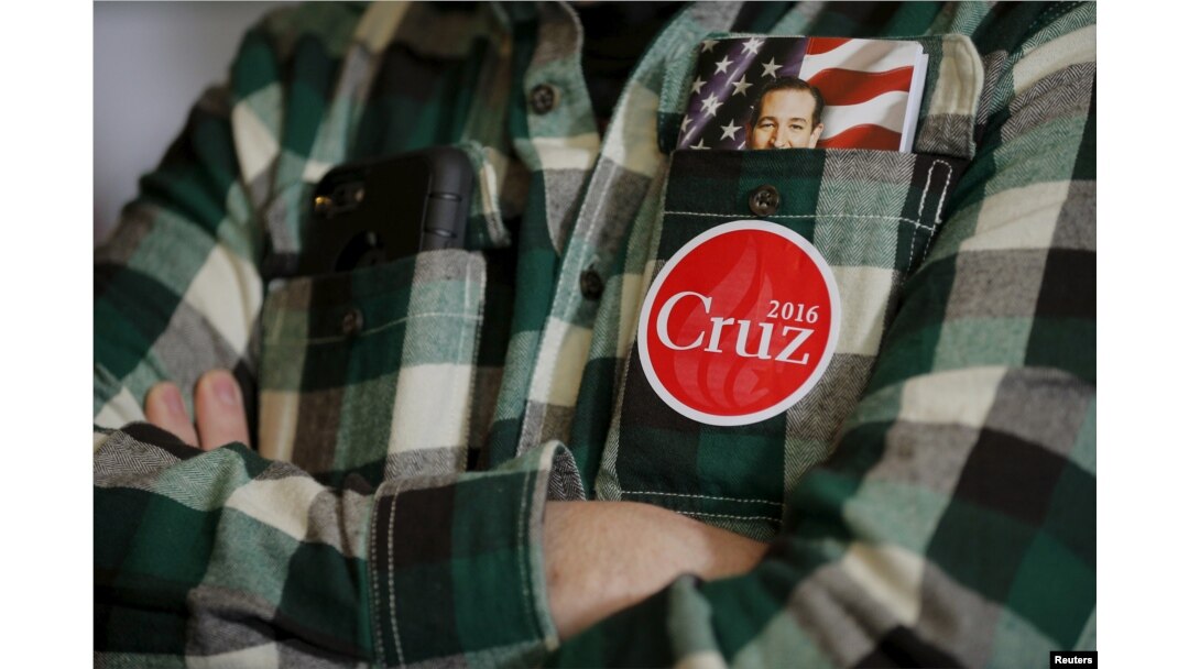 Stephen Hooper listens as U.S. Republican presidential candidate Senator Ted Cruz speaks during a campaign stop at Lino's Restaurant in Sanbornville, New Hampshire, Jan. 19, 2016.