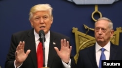 Президент Дональд Трамп і міністр оборони Джим Маттіс