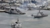 日本海上自卫队的驱逐舰（左）驶离佐世保基地（资料照）