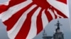 日本海上自衛隊兩艘驅逐艦在東京以南海域航行。（2012年10月14日）