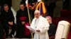 Pope Francis speaks as he leads a special audience for a delegation of donors of the Christmas tree and the nativity scene set up in Saint Peter's square at the Vatican, December 7, 2017. REUTERS/Alessandro Bianchi - RC1A6F8ADE30 (ယခင်မှတ်တမ်းဓါတ်ပုံ)