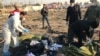 Las pertenencias de los pasajeros pueden verse en los restos del avión ucraniano derribado "por accidente" por Irán, en medio de las tensiones militares con Estaados Unidos. Foto REUTERS