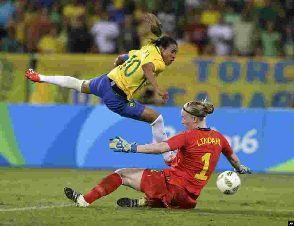 Mechi ya mpira wa wanawake kati ya Brazil na Sweden.&nbsp;
