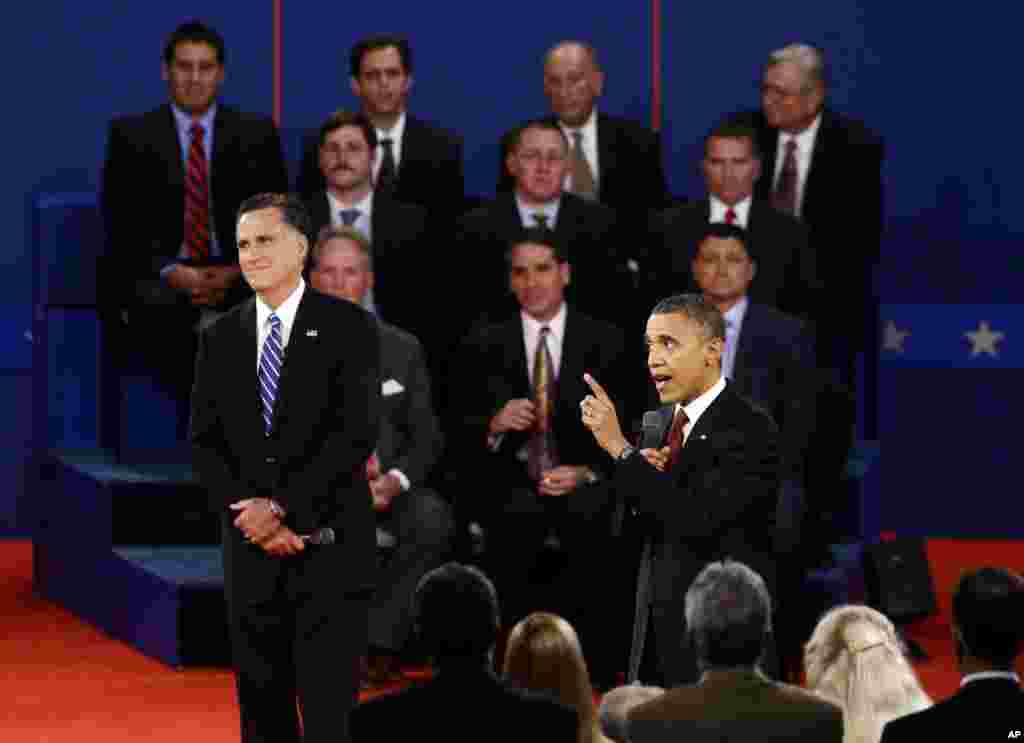 Tổng thống Obama phát biểu trong cuộc tranh luận tổng thống lần hai tại Đại học Hofstra, Hempstead, New York, ngày 16/10/2012.
