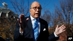Diciembre 3, 2018. Larry Kudlow, Asesor Económico de la Casa Blanca, conversa con la prensa sobre las negociaciones con China. Hay confusión respecto a veracidad de acuerdos.