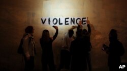 Відео із жертвами вбивств транслюють як бойовики, так і представники урядових установ. AP Photo/Kamil Zihnioglu
